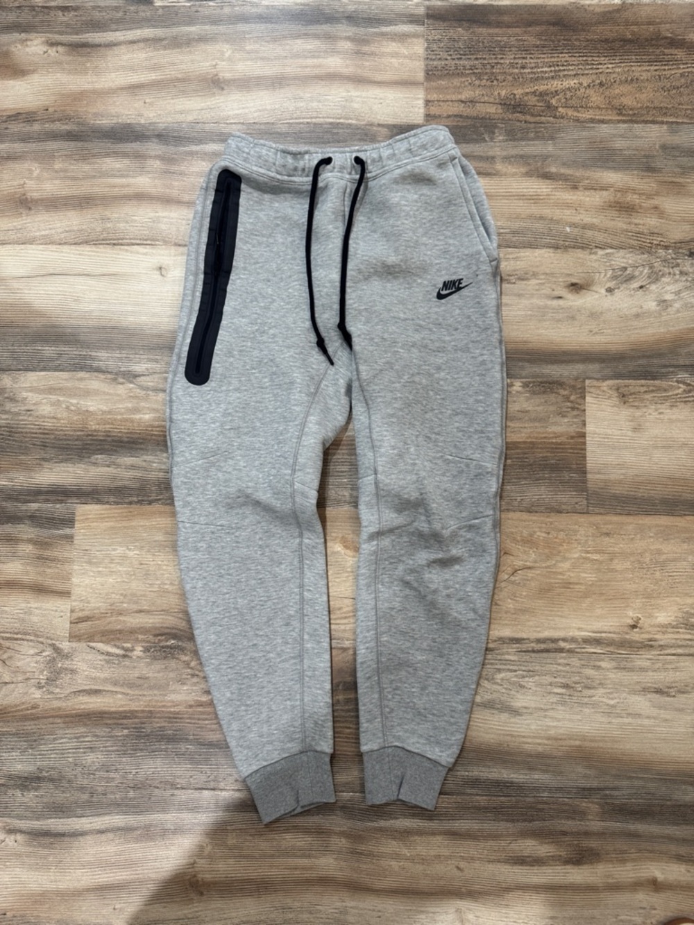 Nike Men’s size small Tech Light Gray Joggers with Black Details